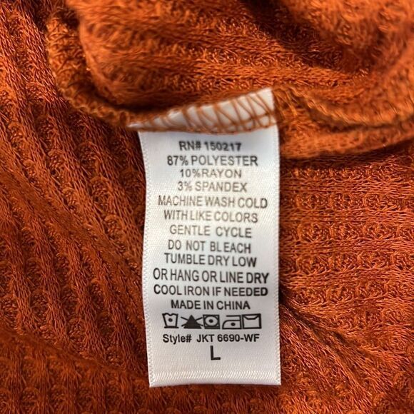 - NWT Try ! This rust color 3/4 sleeves midriff top. Large. decorative b… - Picture 7 of 7